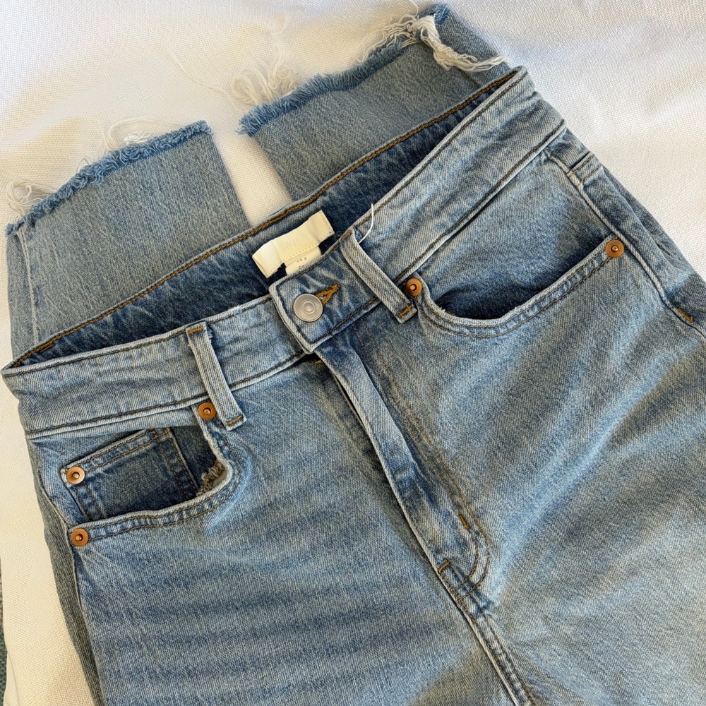 H&M Light Blue High-Rise Cropped Jeans with Frayed Hem, US 6